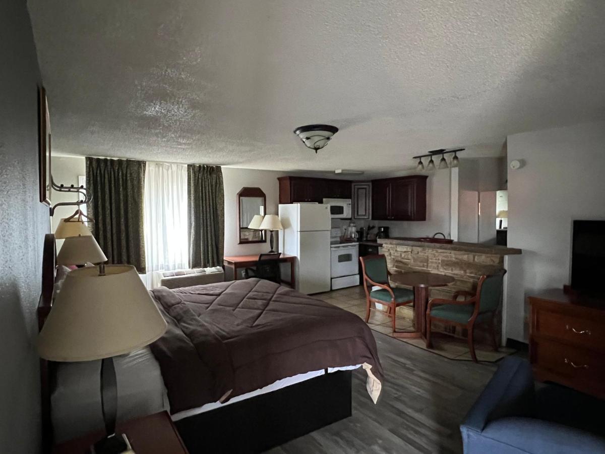 Ozark Inn & Suites Dış mekan fotoğraf